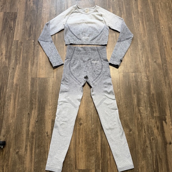ECHT Activewear Set Leggings Gray Long Sleeve Crop Top Stretch Scrunch Bootie S - Picture 3 of 13